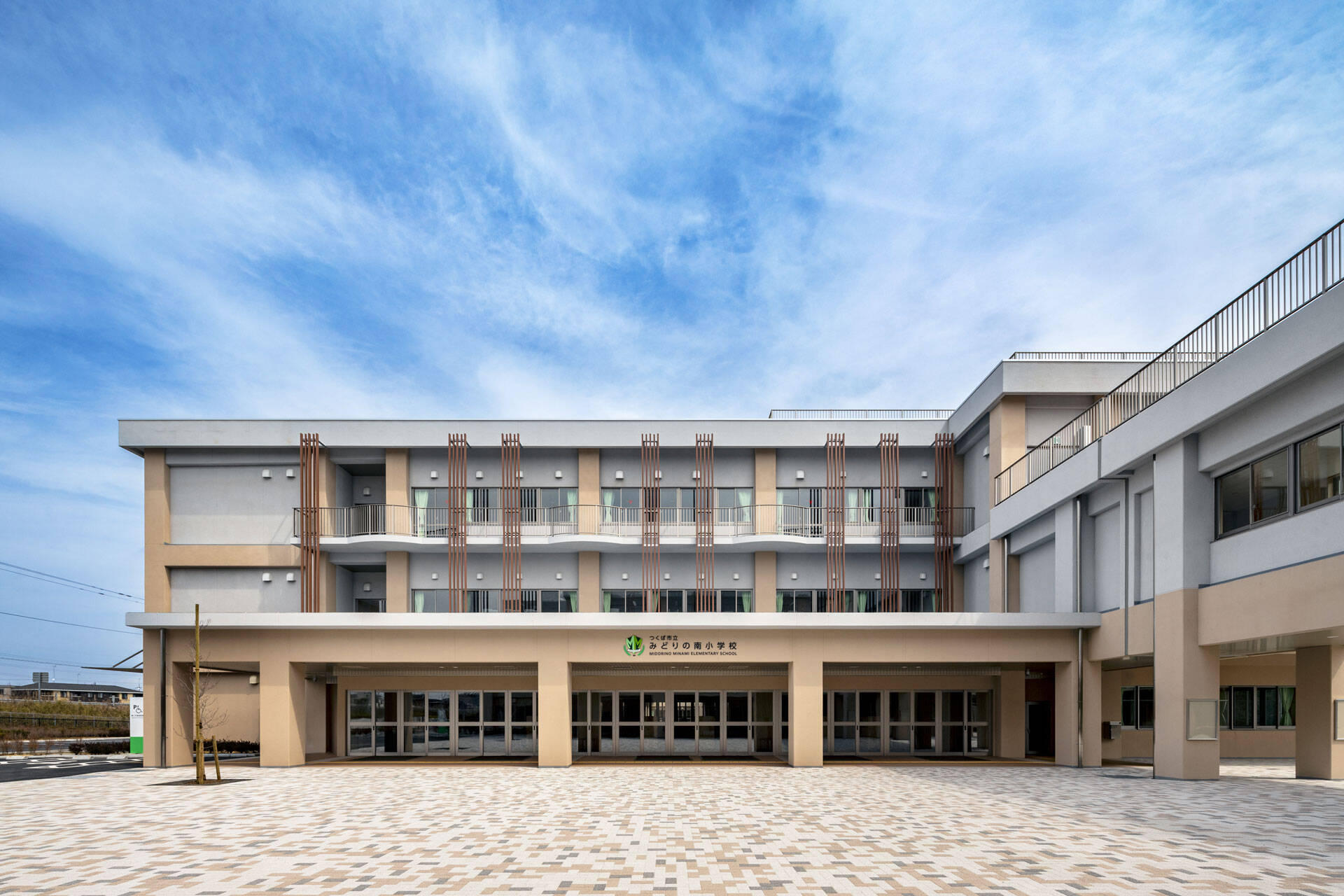 小学校 玄関正面